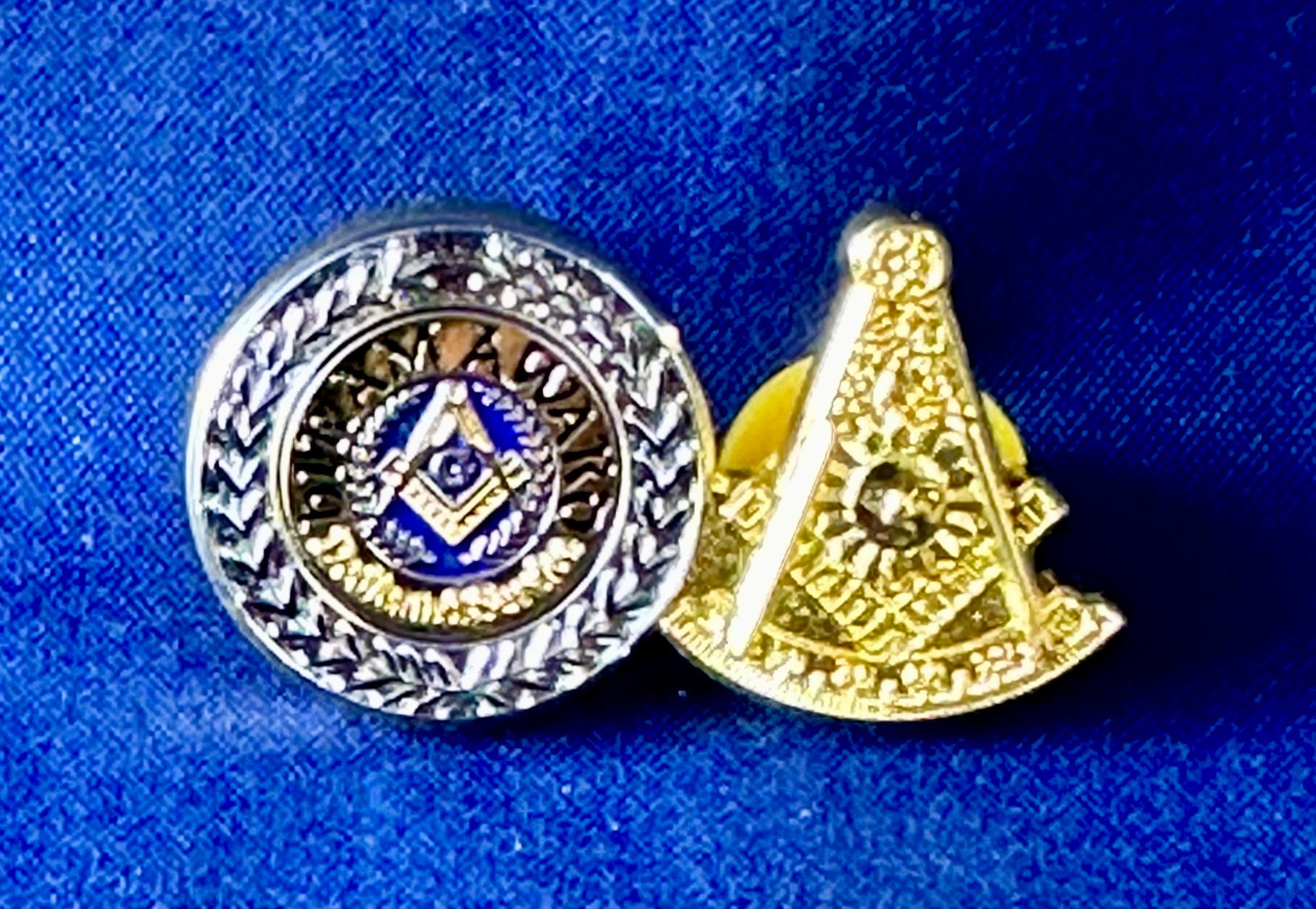 Past Master(GLJ) & Hiram Award/Master Mason Masonic Lapel Pin