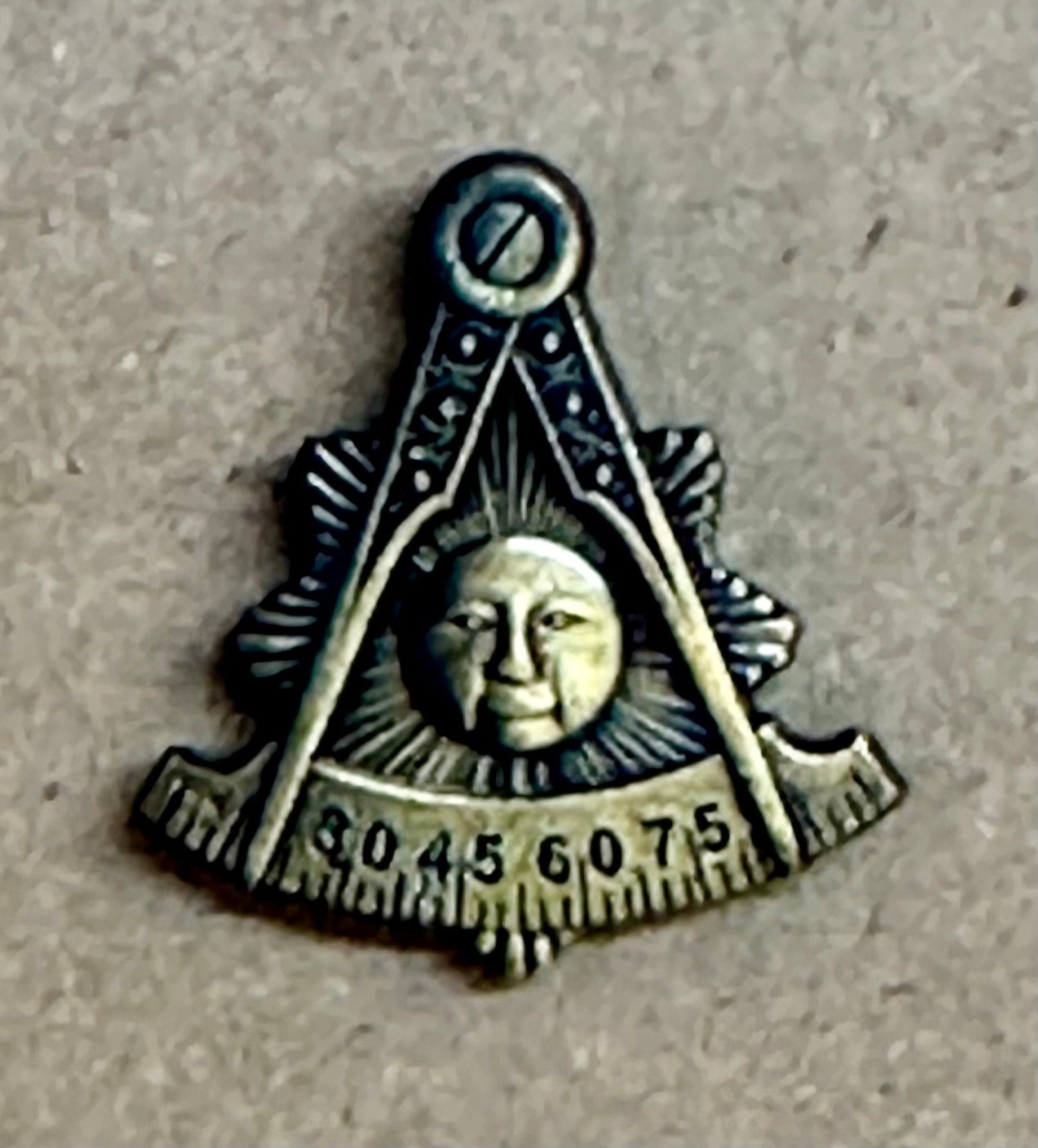 Past Master(GLC) Masonic Lapel Pin
