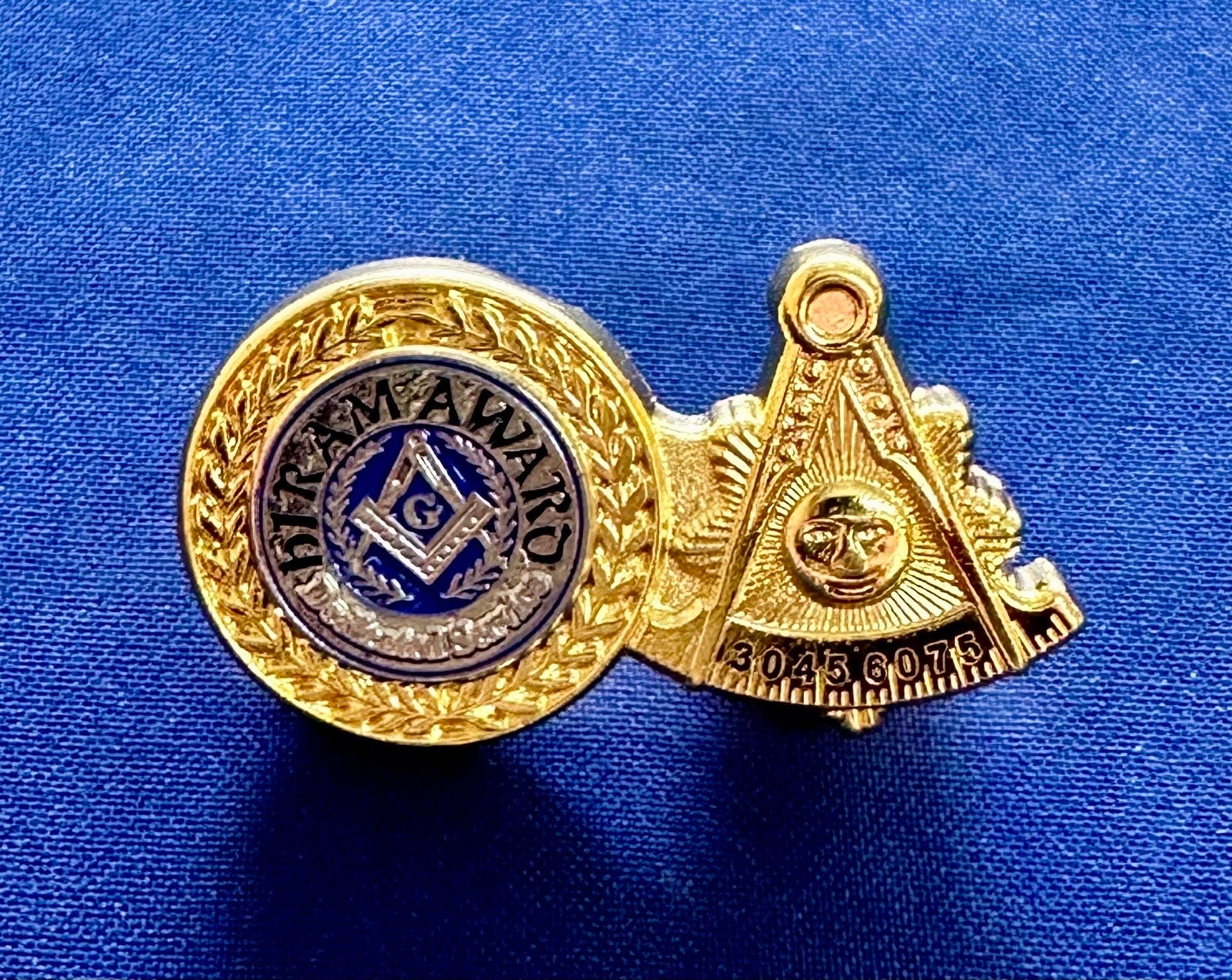Past Master(GLC) & Hiram Award/Master Mason Masonic Lapel Pin